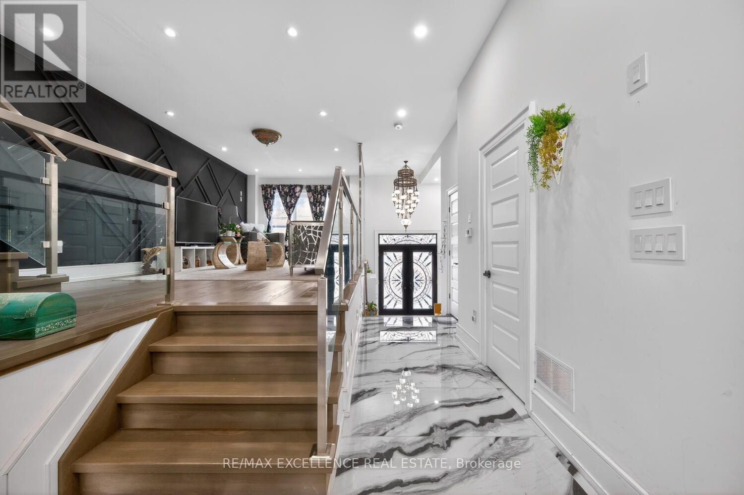 442 Pharmacy Avenue S Property Photo 15