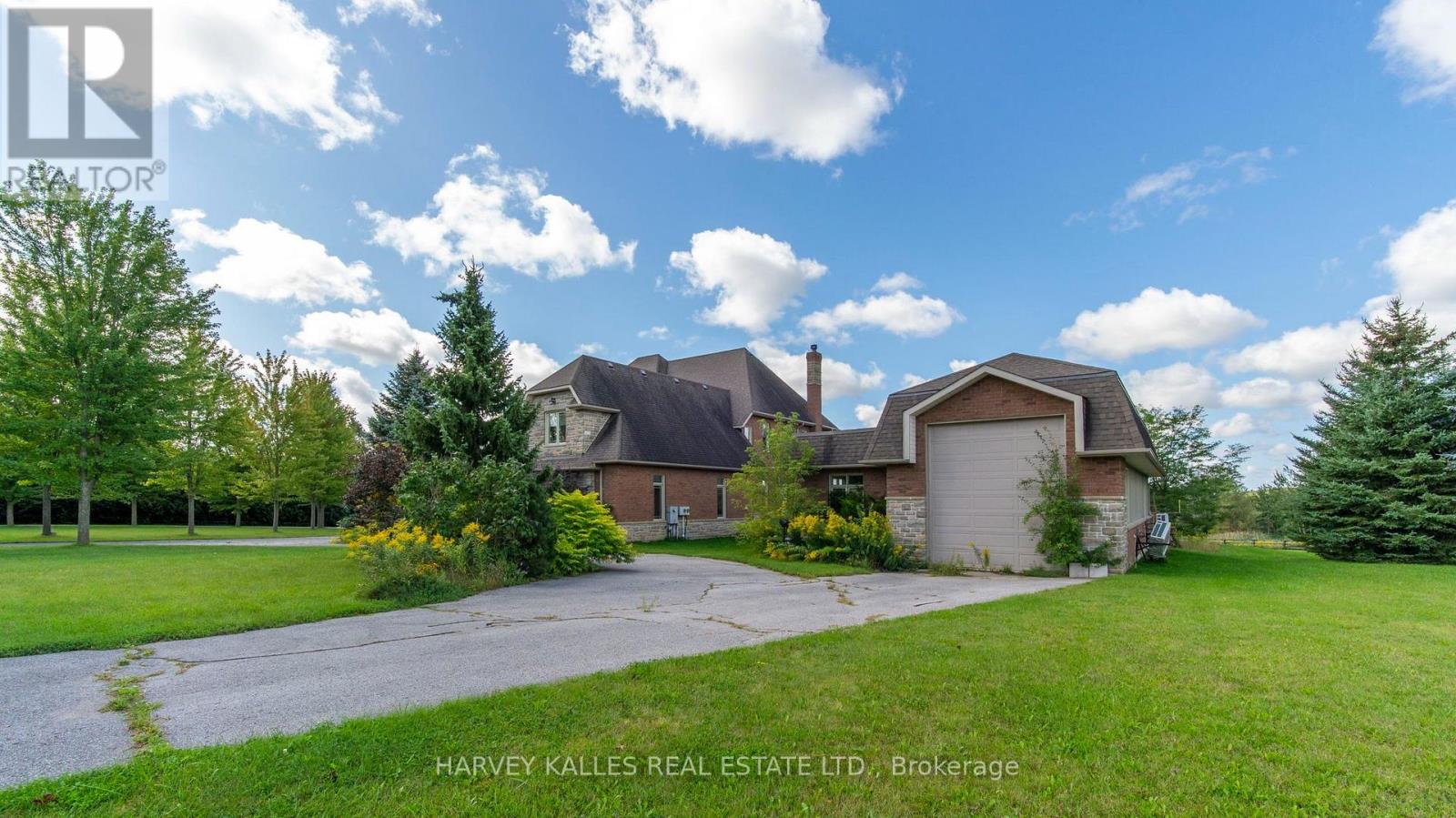 7472 Ashburn Road Property Photo 4