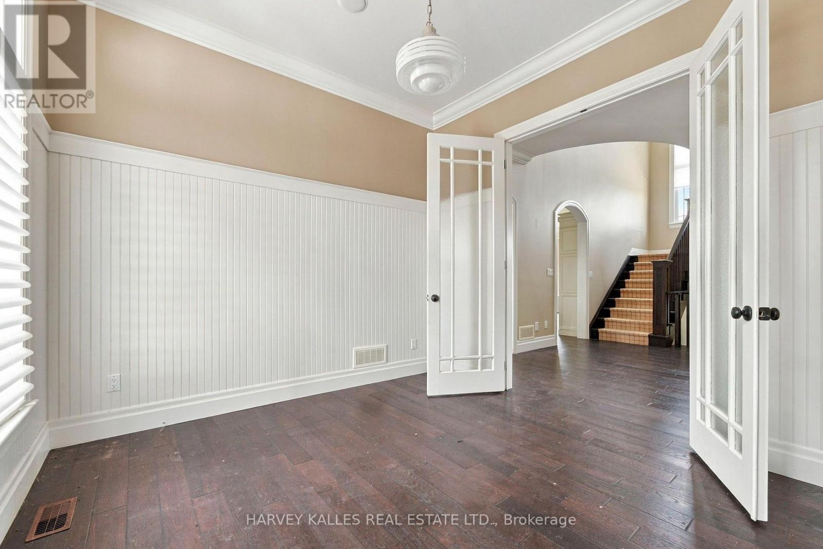 7472 Ashburn Road Property Photo 9