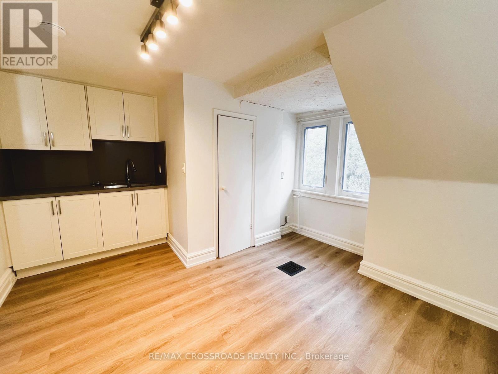 82 Curzon Street Property Photo 24