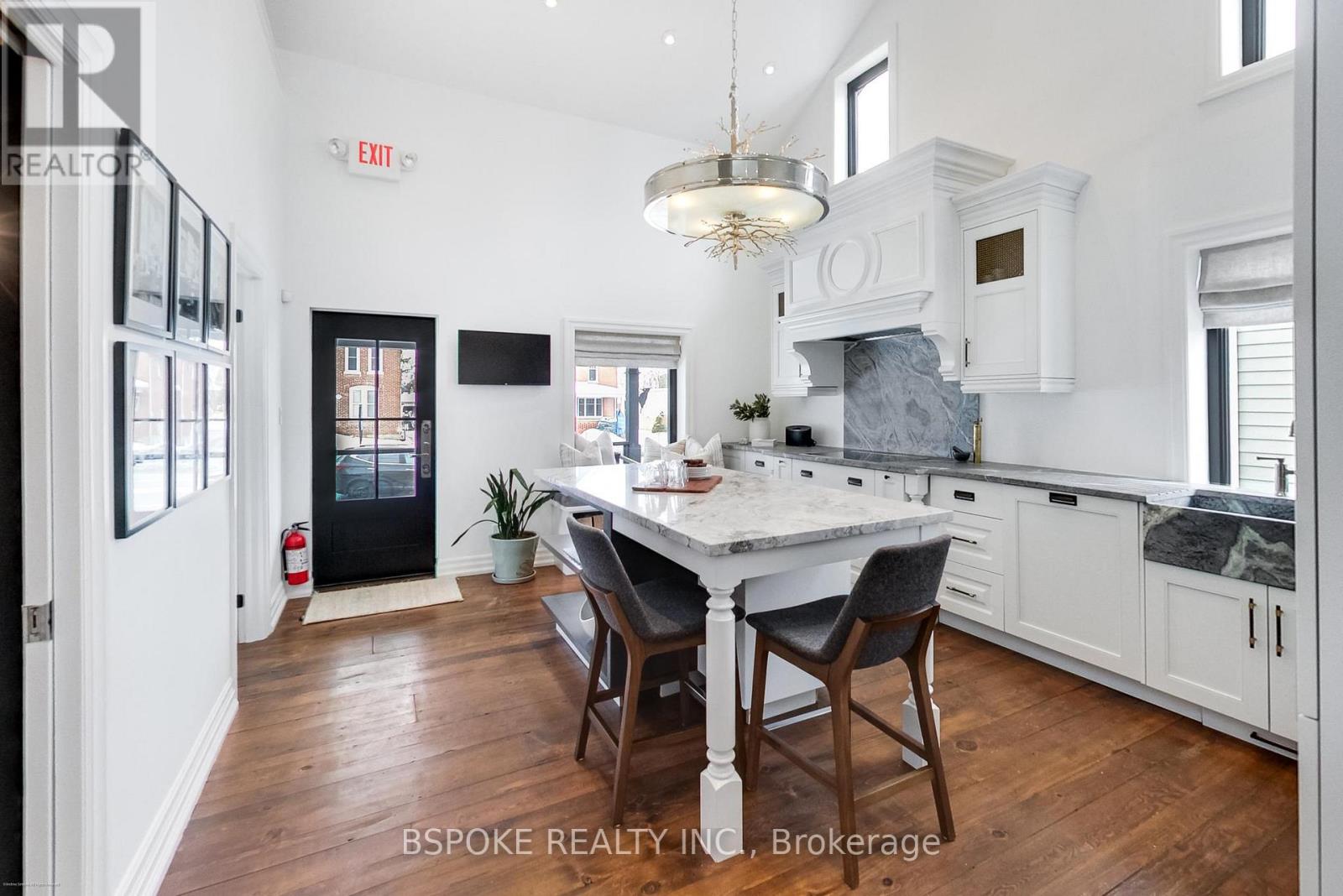578 Kingston Road W Property Photo 16