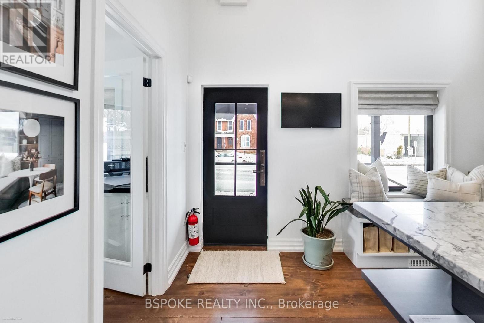 578 Kingston Road W Property Photo 17