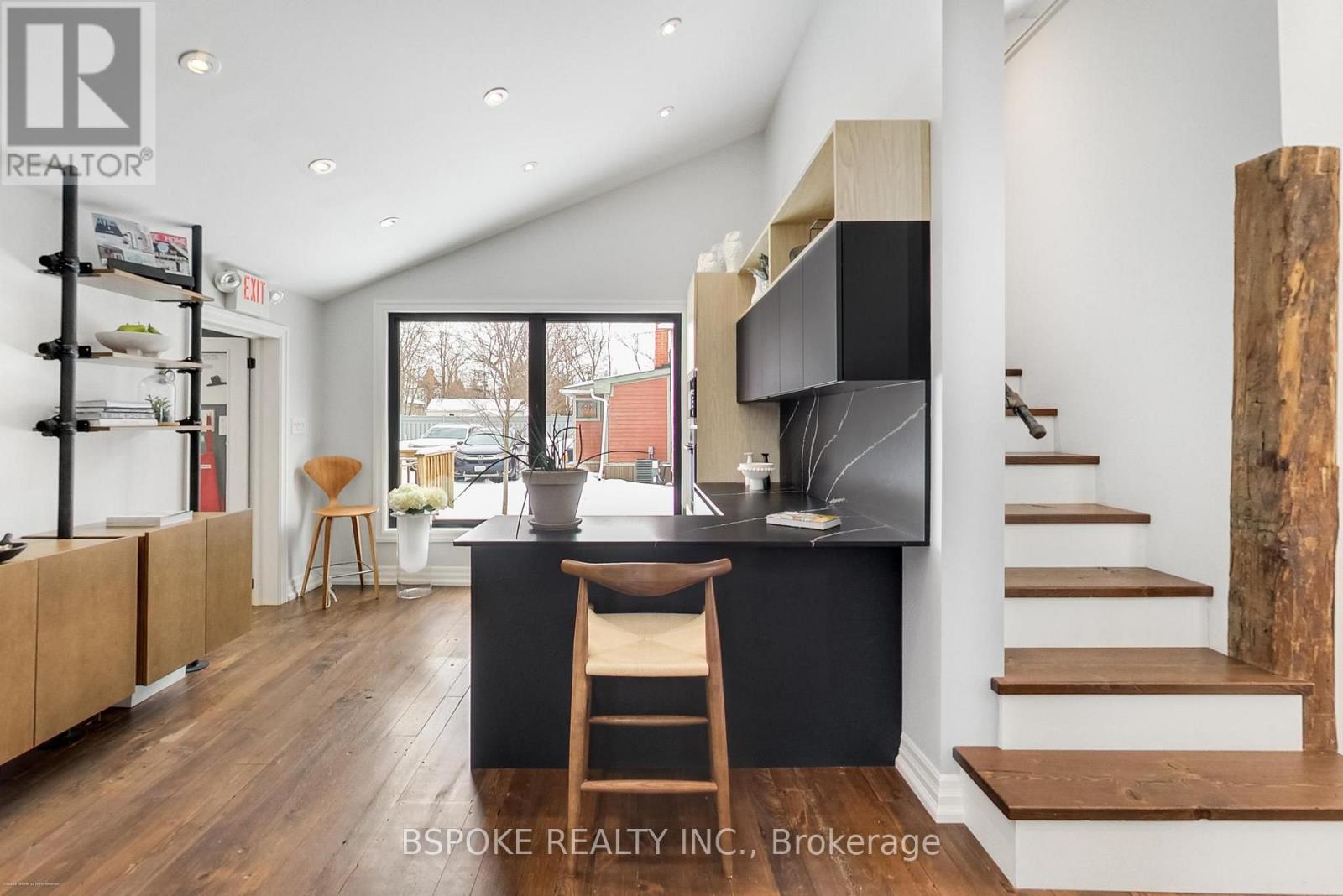 578 Kingston Road W Property Photo 22