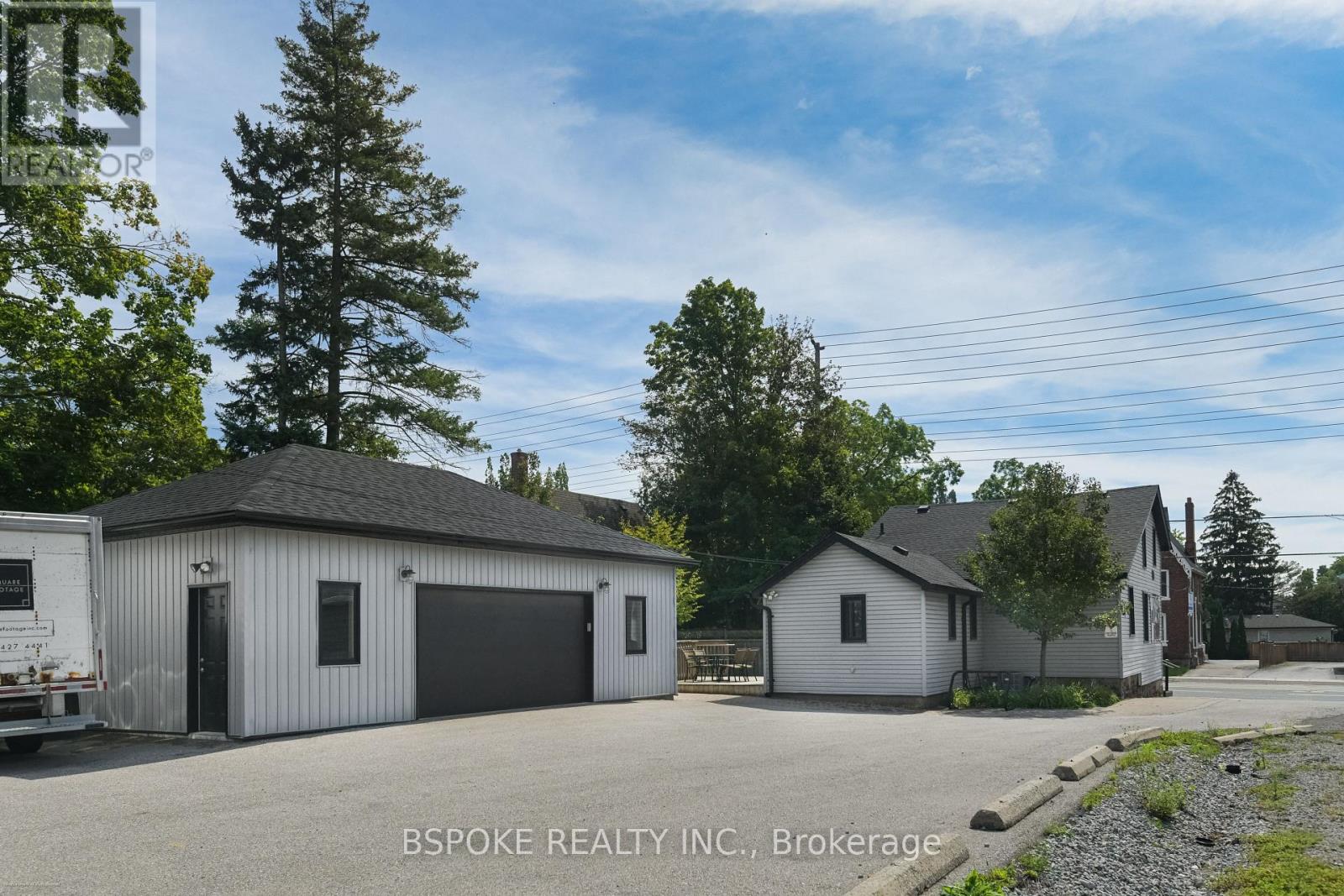 578 Kingston Road W Property Photo 44