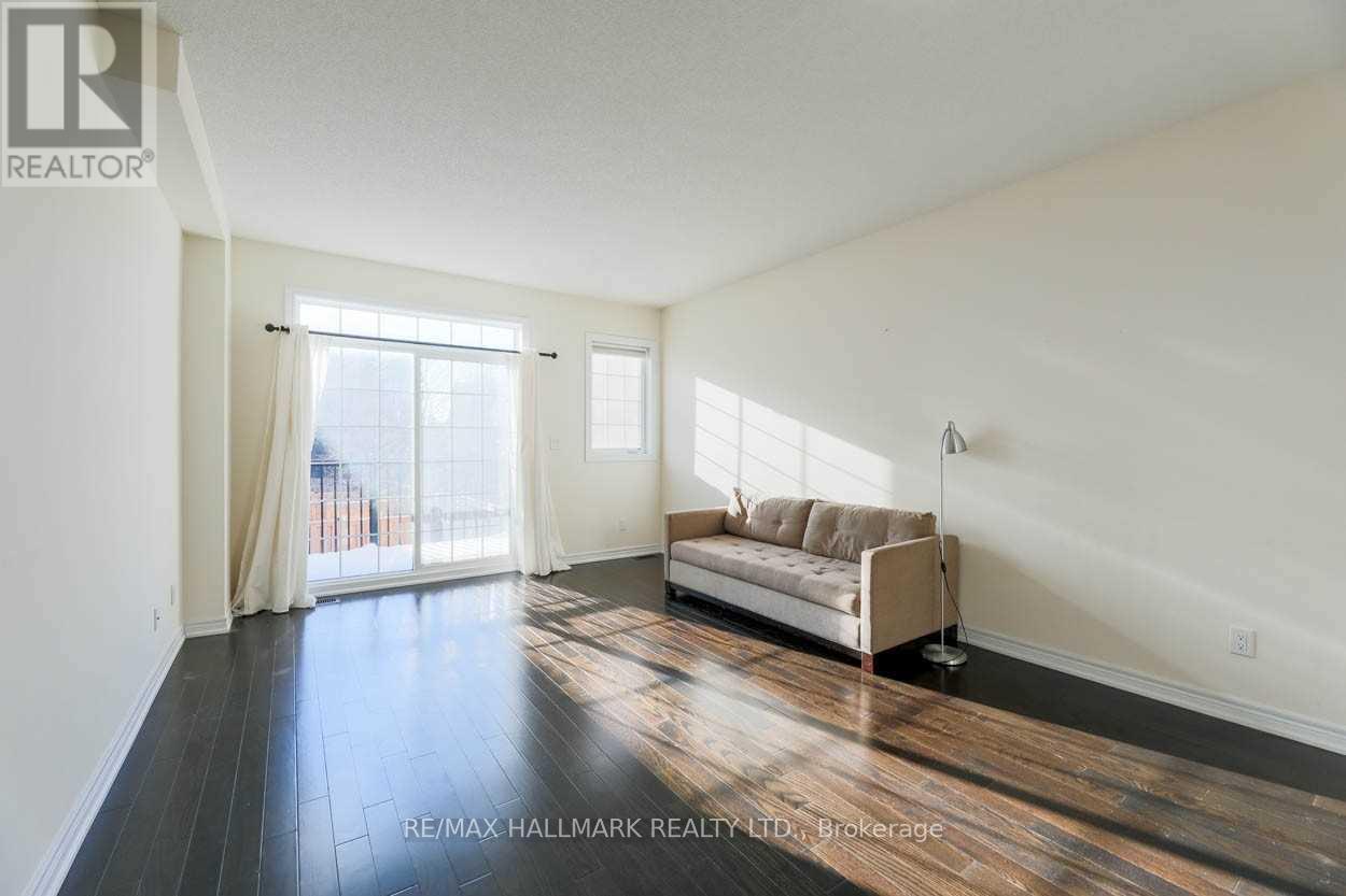 3757a St Clair Avenue E Property Photo 2