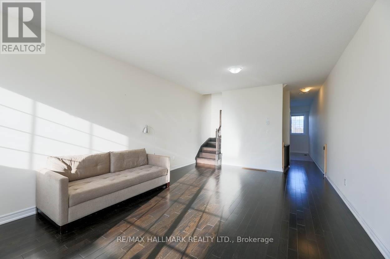 3757a St Clair Avenue E Property Photo 3