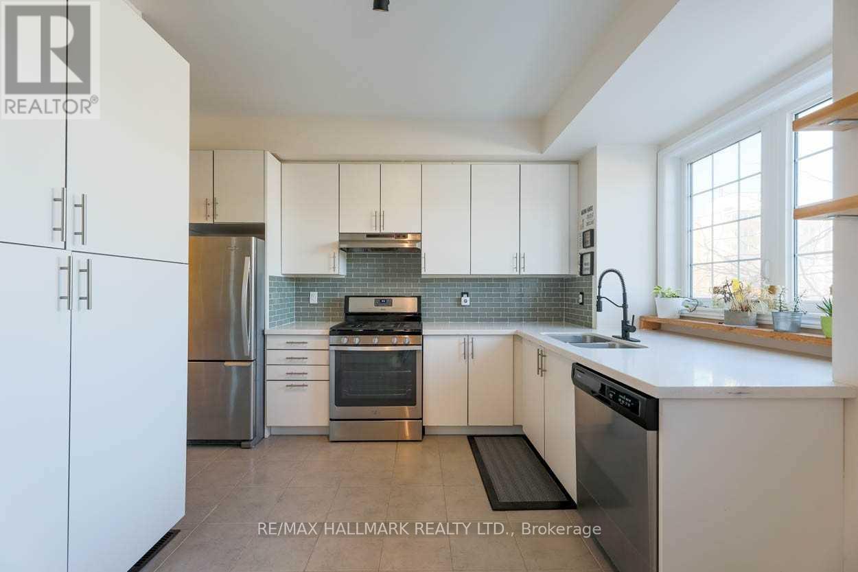 3757a St Clair Avenue E Property Photo 4