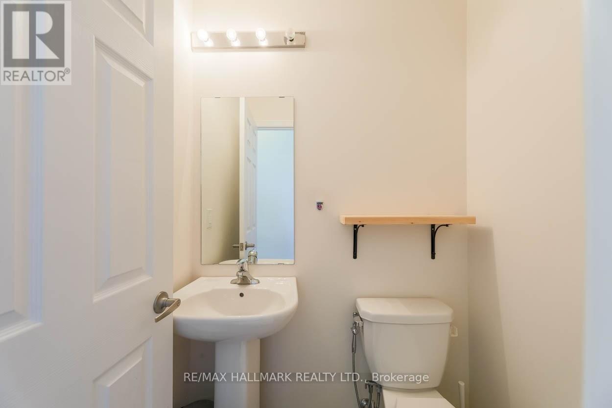 3757a St Clair Avenue E Property Photo 6