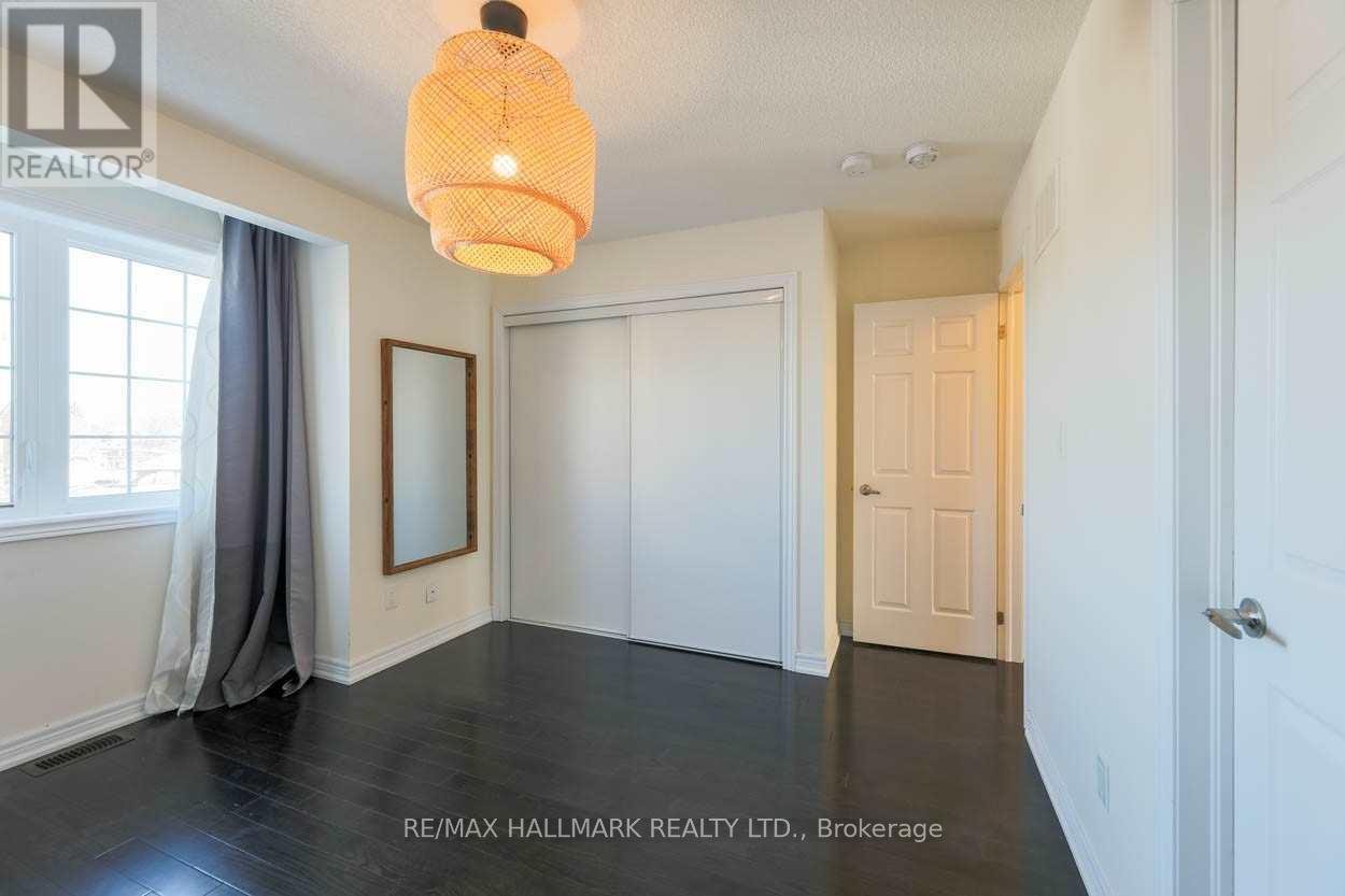 3757a St Clair Avenue E Property Photo 7