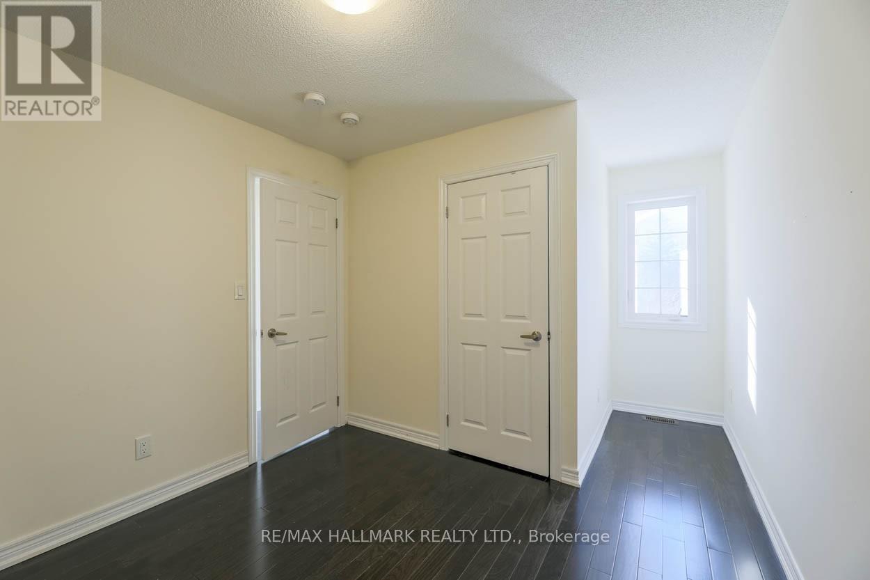 3757a St Clair Avenue E Property Photo 9