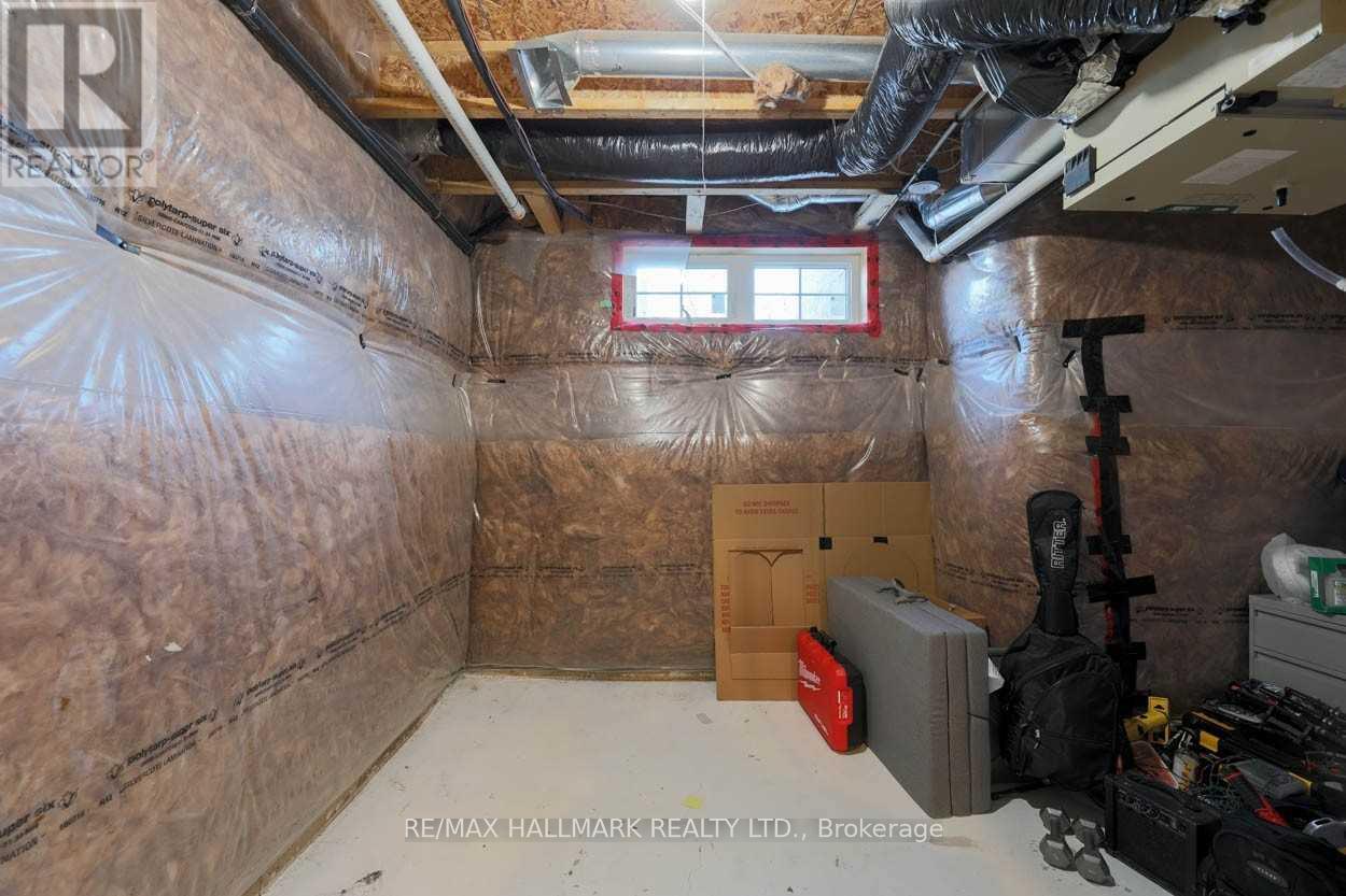 3757a St Clair Avenue E Property Photo 12