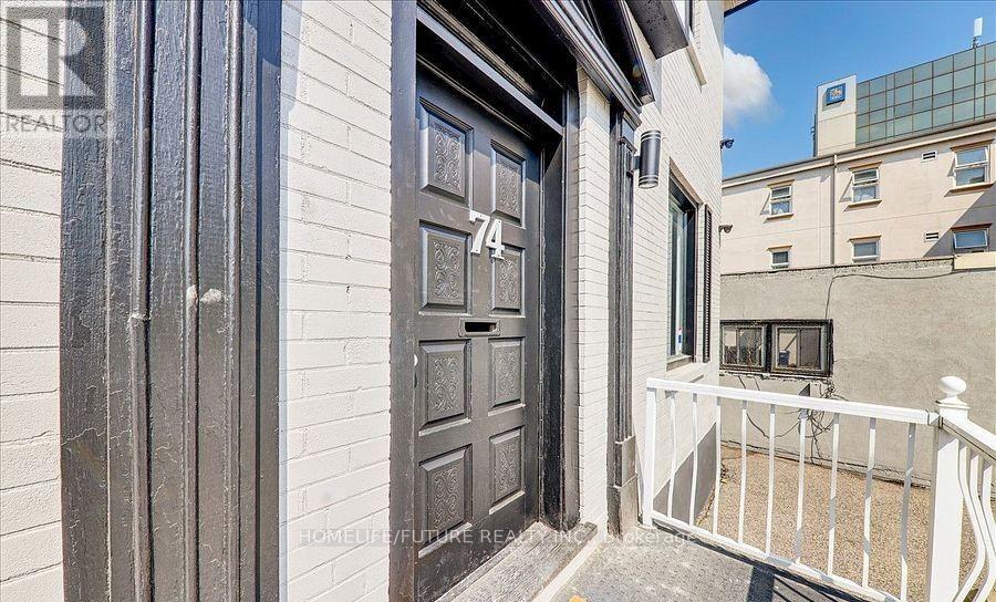 74 King Street W Property Photo 2