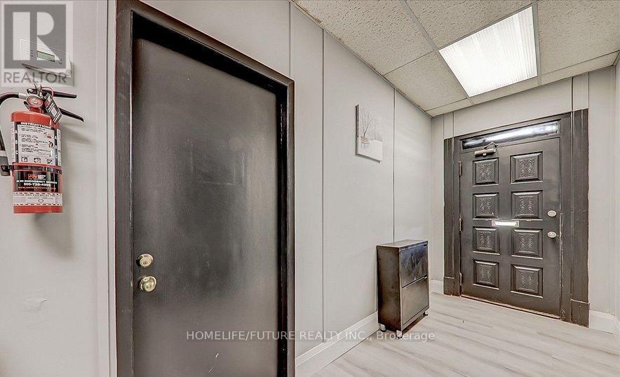 74 King Street W Property Photo 3