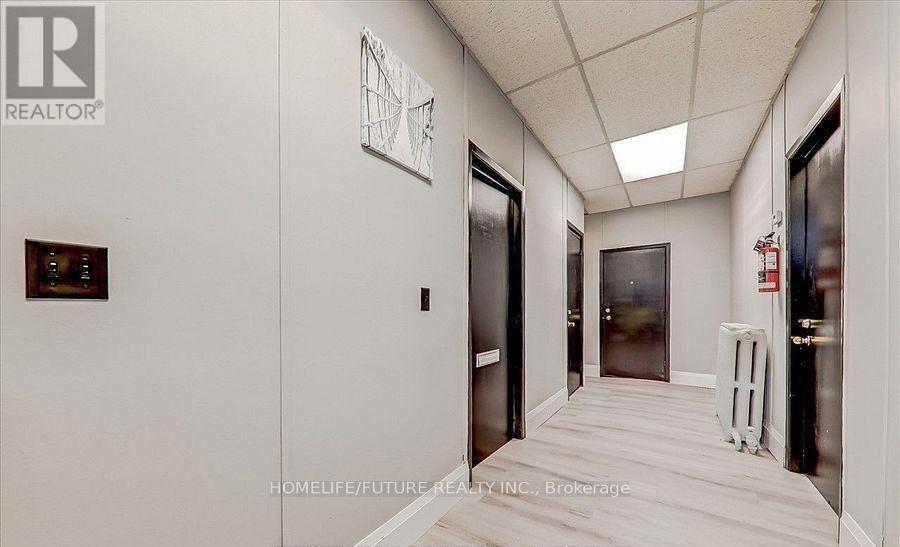 74 King Street W Property Photo 4