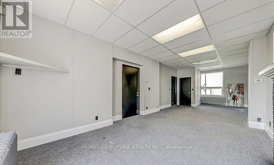 74 King Street W Property Photo 5