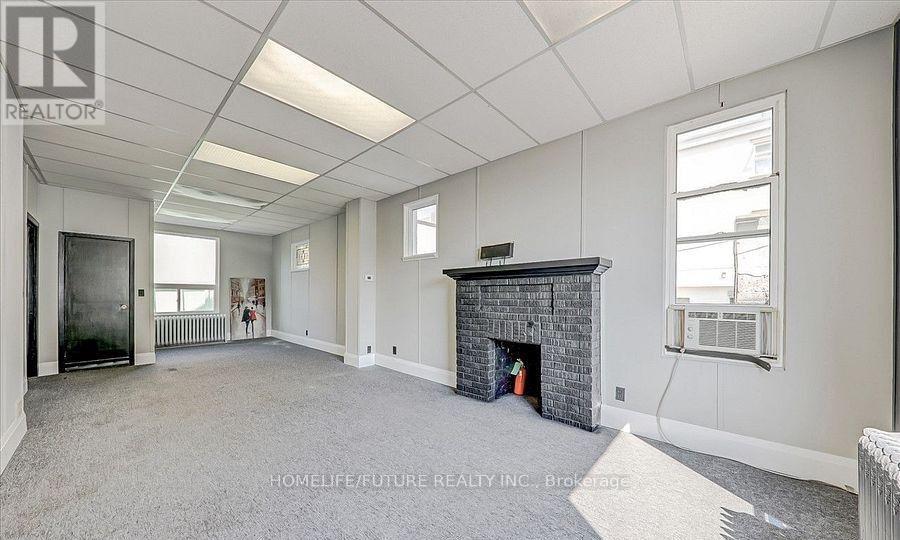 74 King Street W Property Photo 6