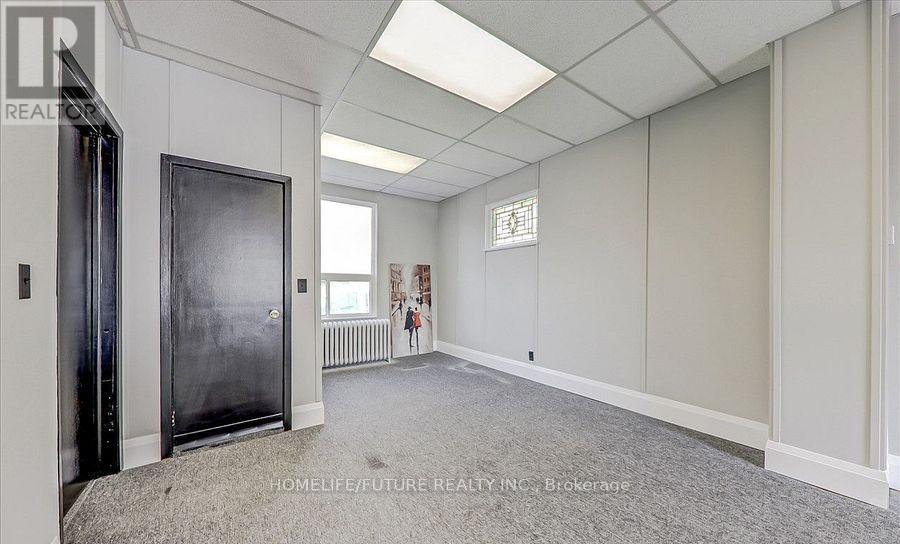 74 King Street W Property Photo 8
