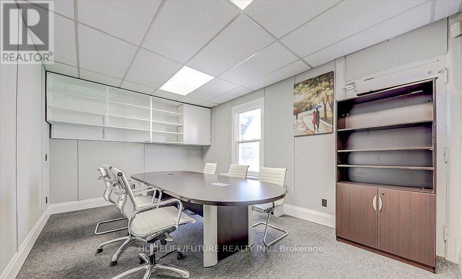 74 King Street W Property Photo 12
