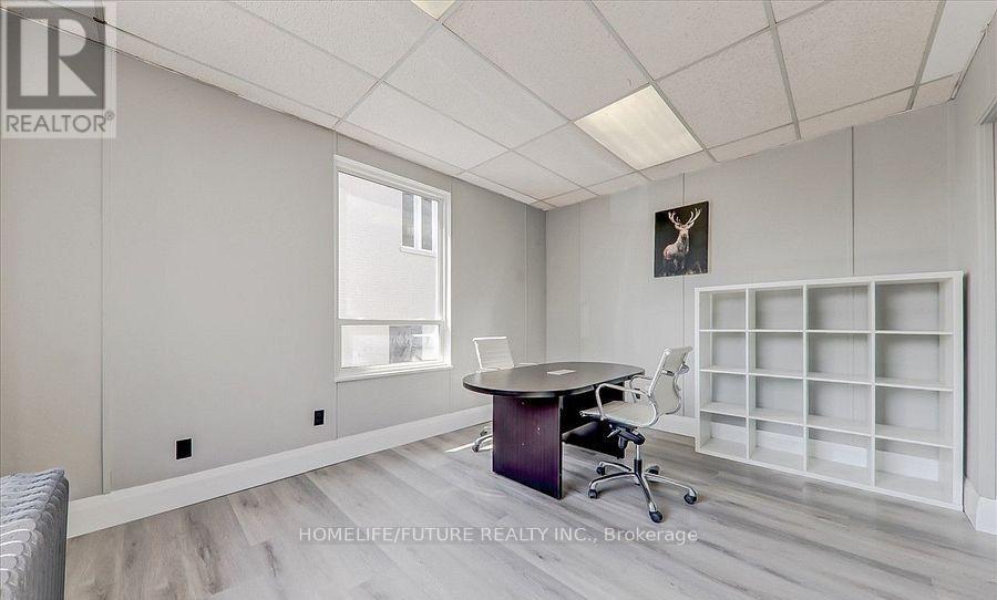 74 King Street W Property Photo 13