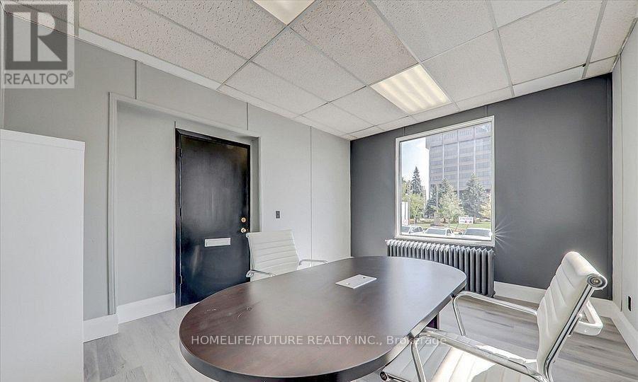 74 King Street W Property Photo 14