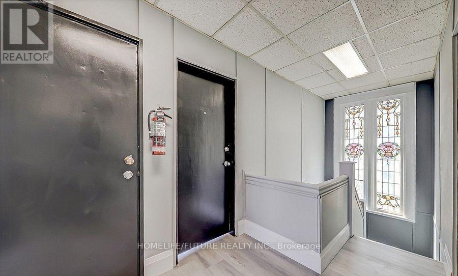 74 King Street W Property Photo 15