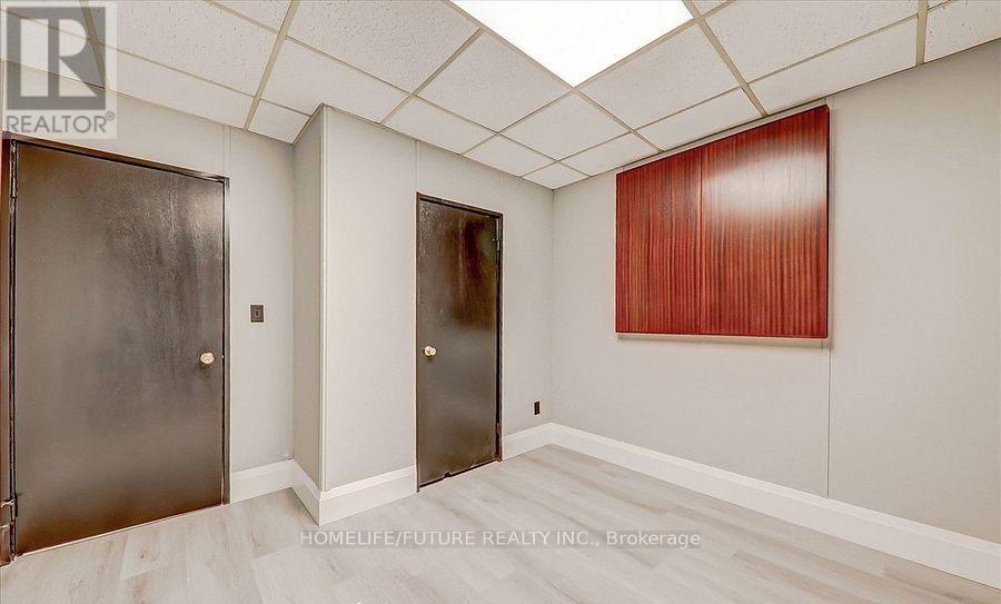 74 King Street W Property Photo 16