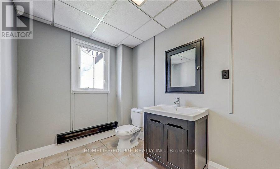 74 King Street W Property Photo 17