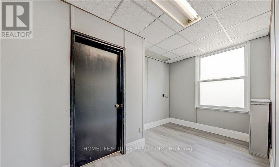 74 King Street W Property Photo 18
