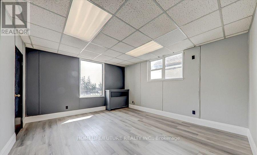 74 King Street W Property Photo 21