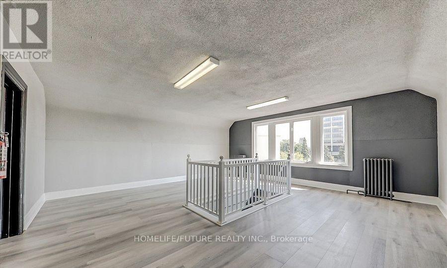74 King Street W Property Photo 23