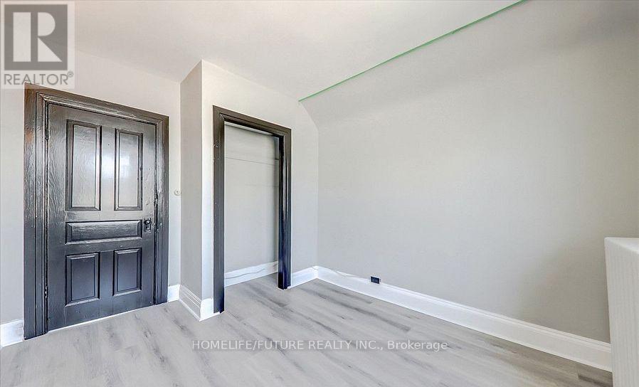 74 King Street W Property Photo 24