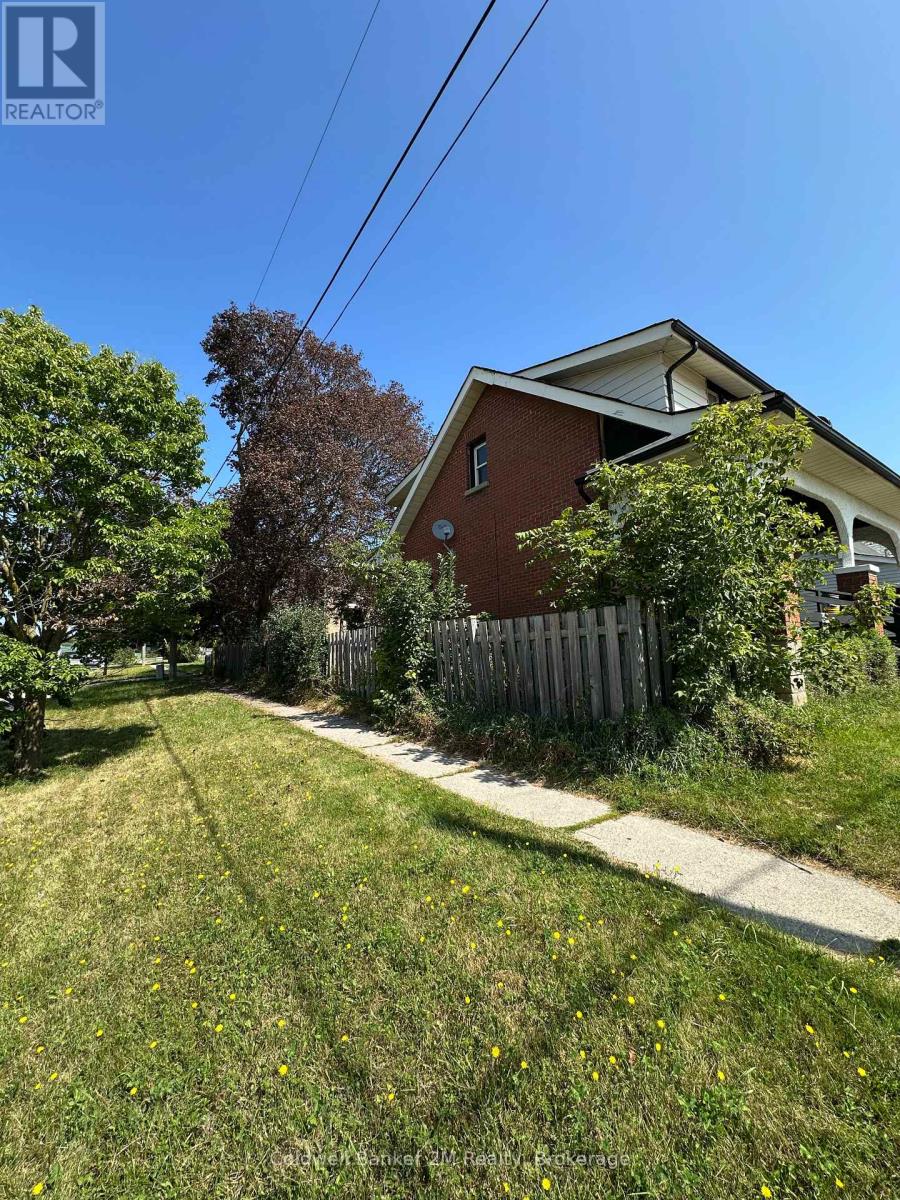 386 Pine Avenue Property Photo 2