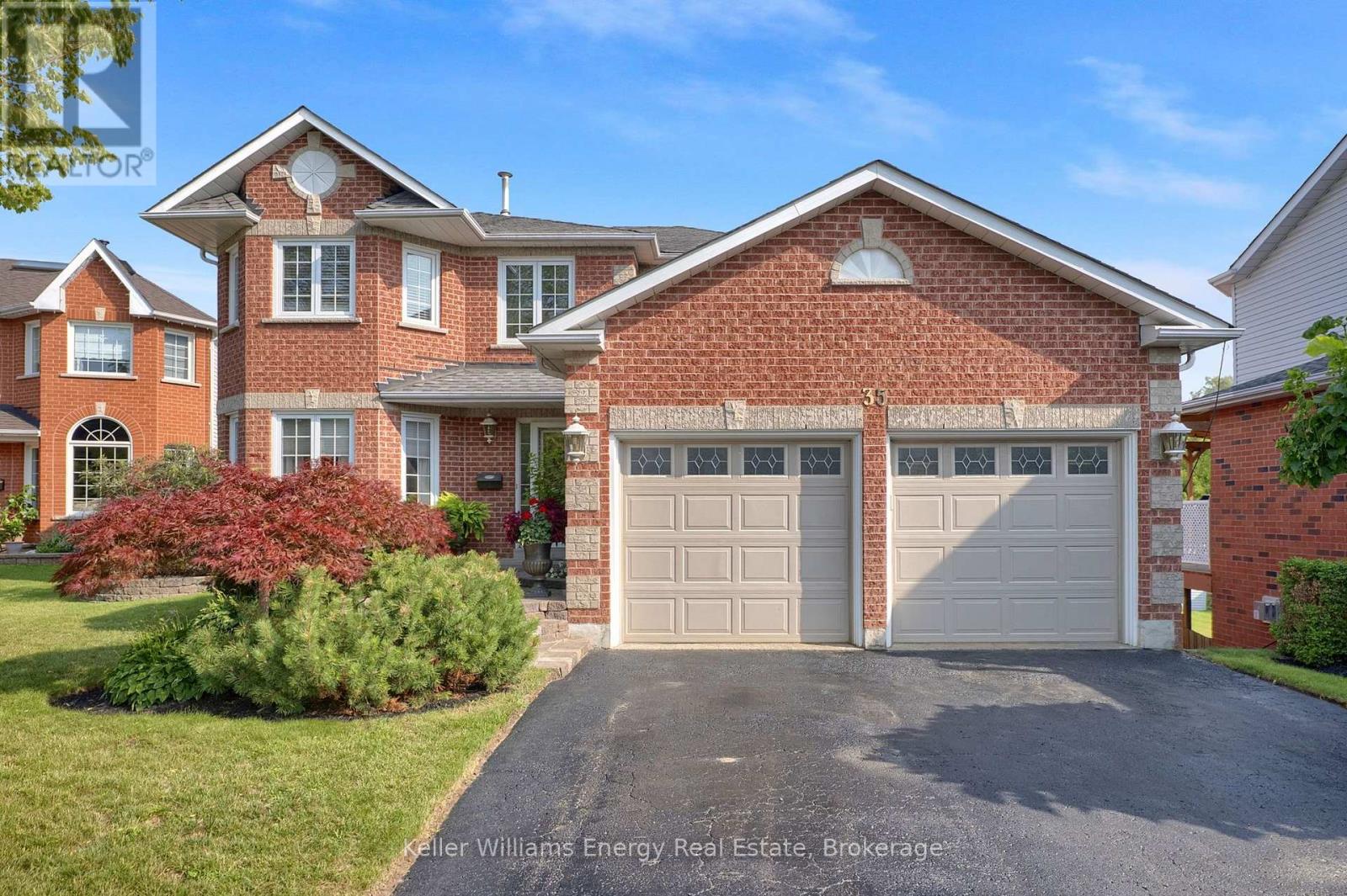 35 Living Court Property Photo 1