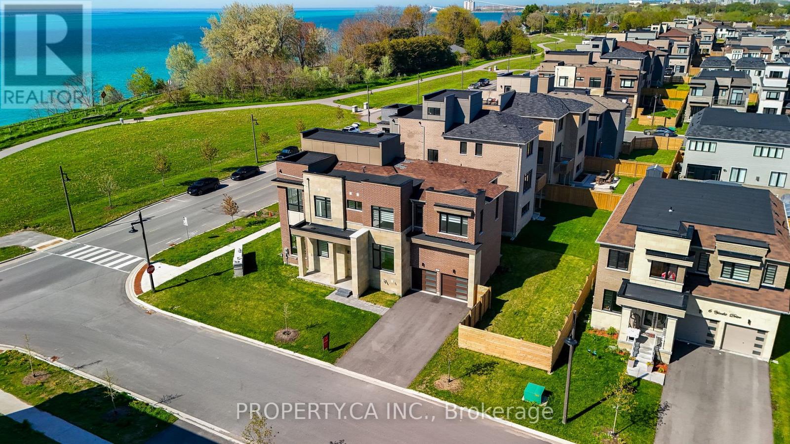 2 Yacht Drive Property Photo 1
