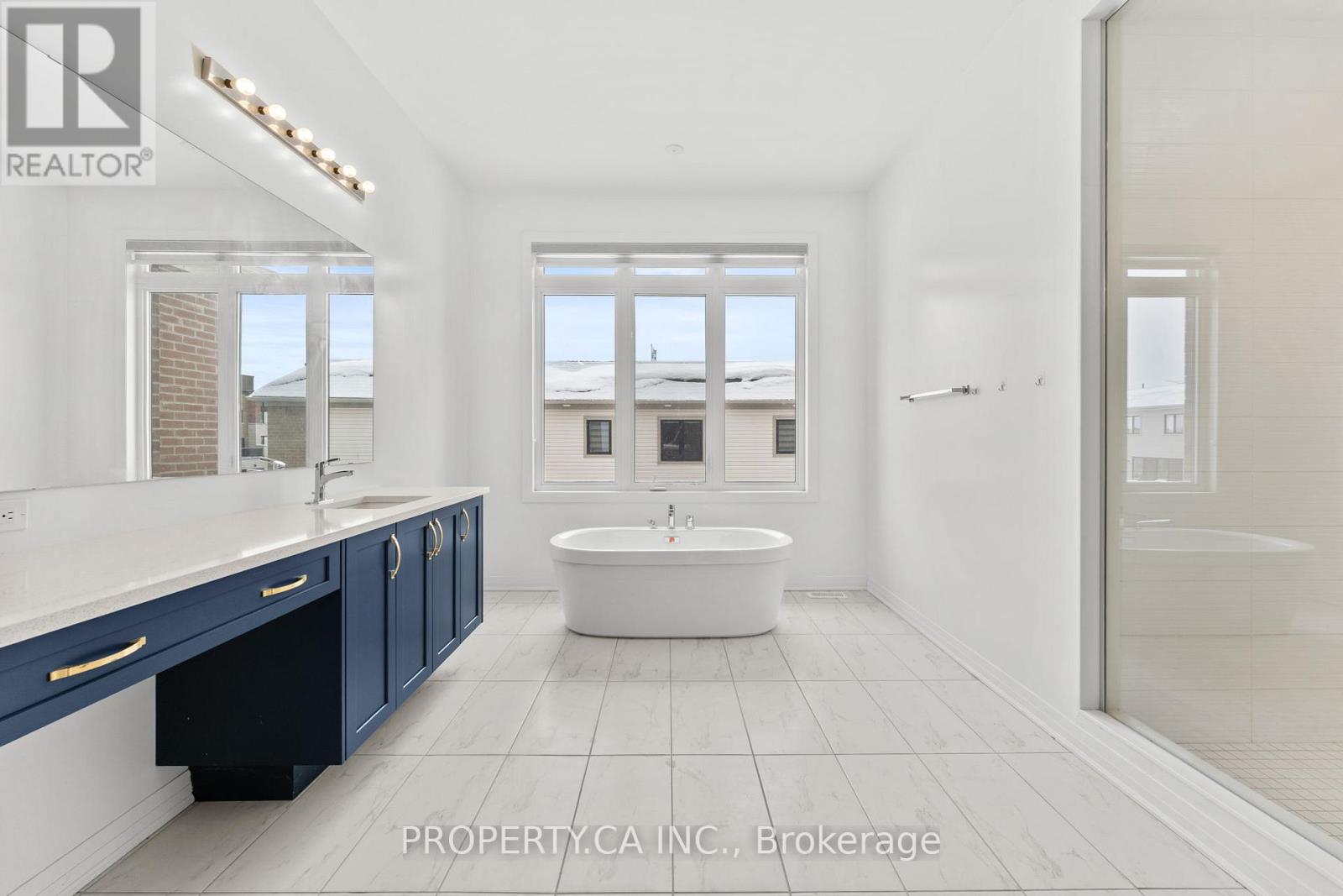 2 Yacht Drive Property Photo 23