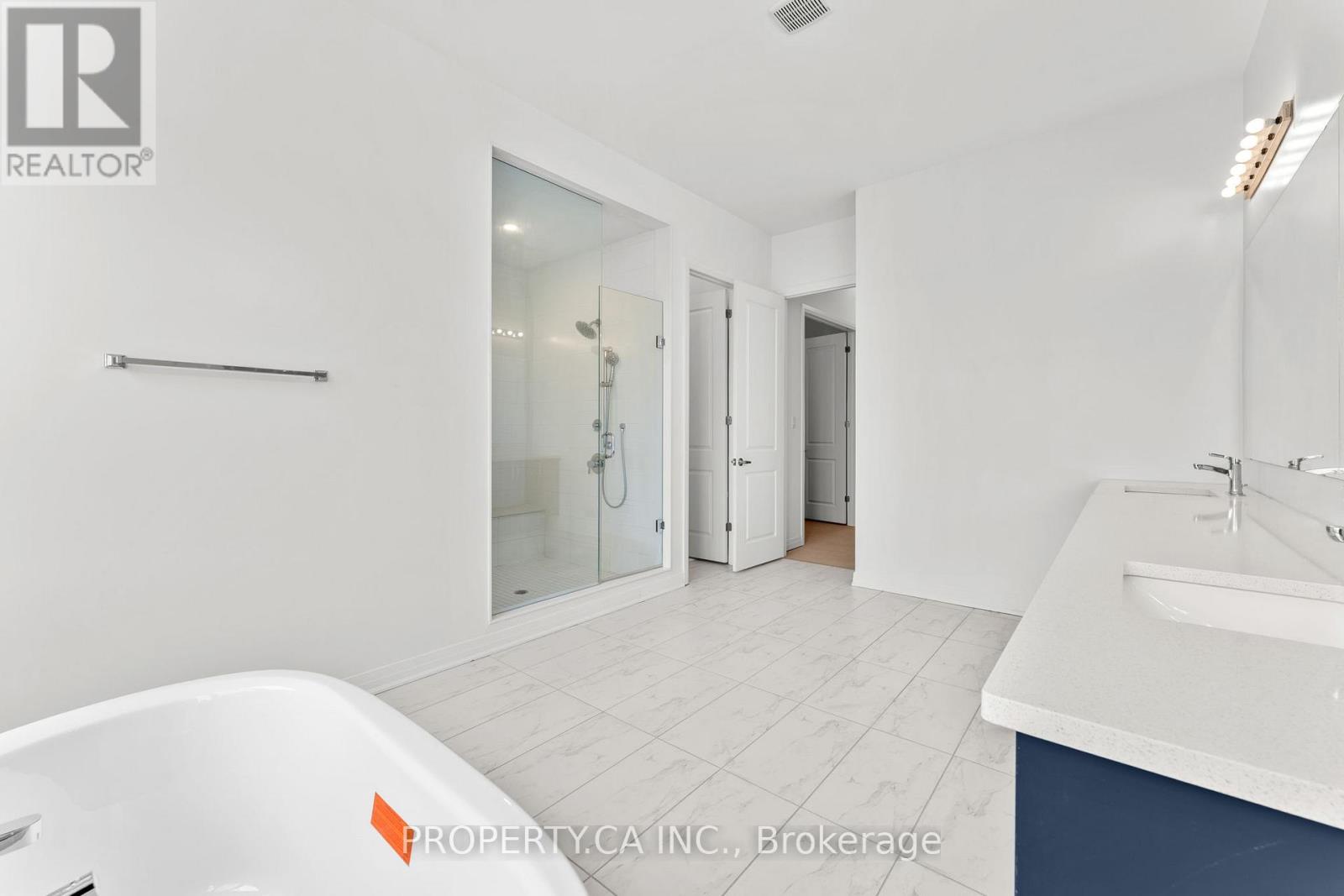 2 Yacht Drive Property Photo 24