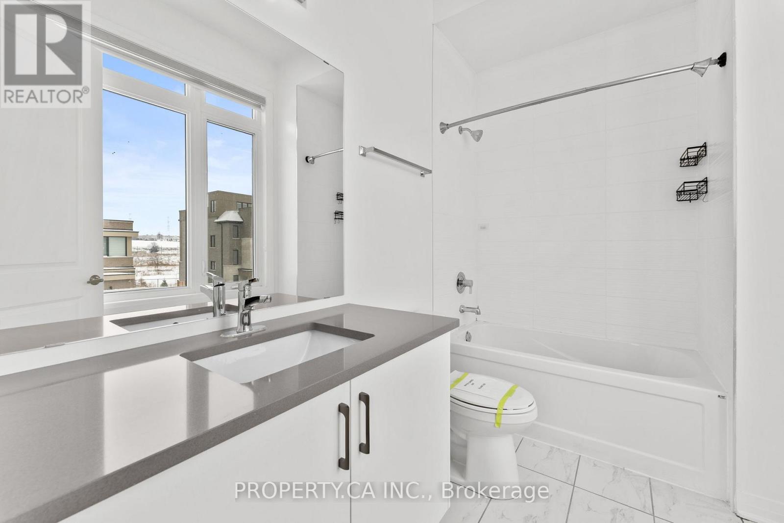 2 Yacht Drive Property Photo 27