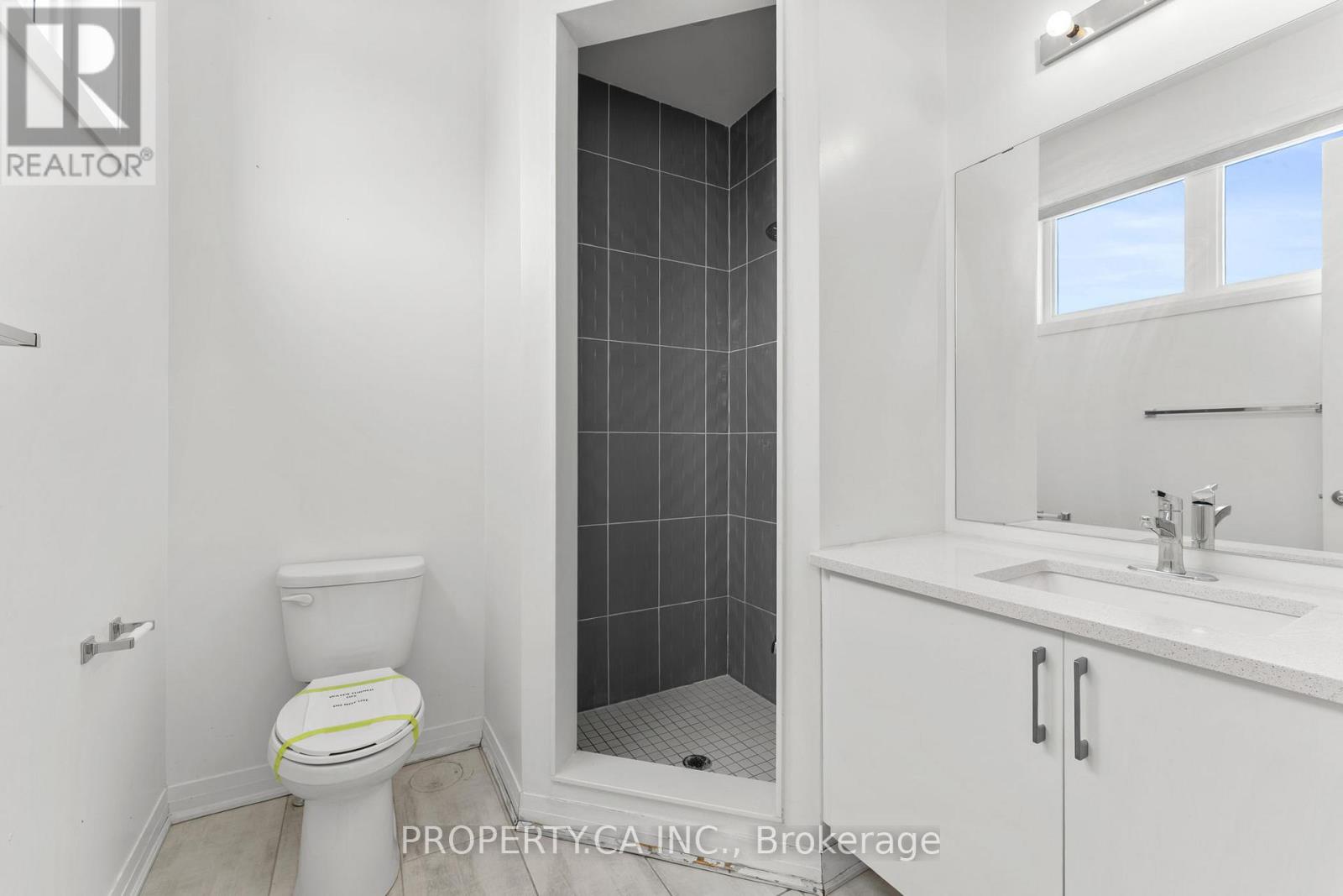 2 Yacht Drive Property Photo 32