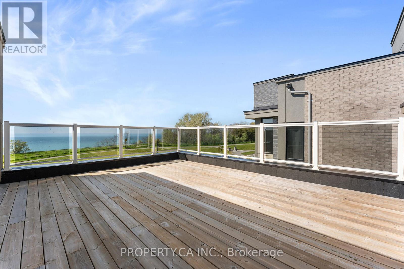 2 Yacht Drive Property Photo 41