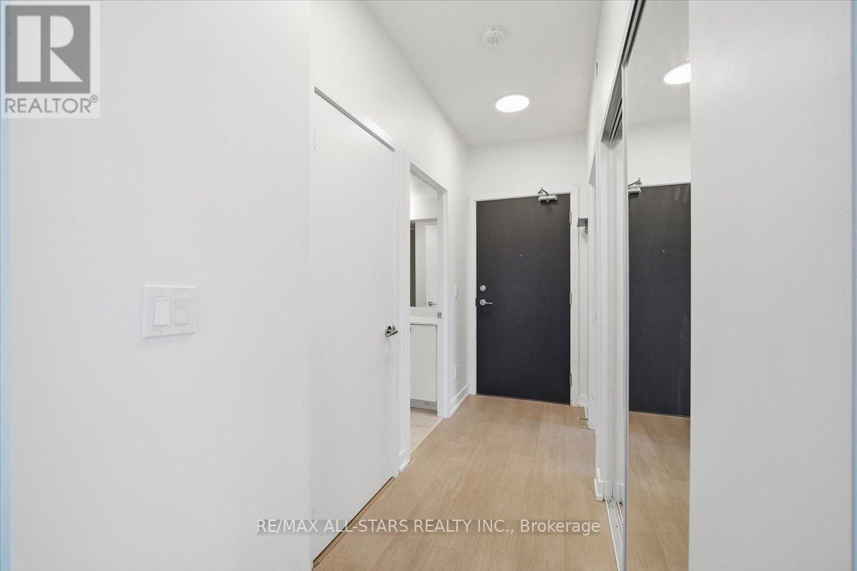 824 - 8 Trent Avenue Property Photo 4