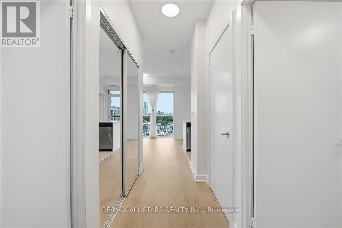824 - 8 Trent Avenue Property Photo 5