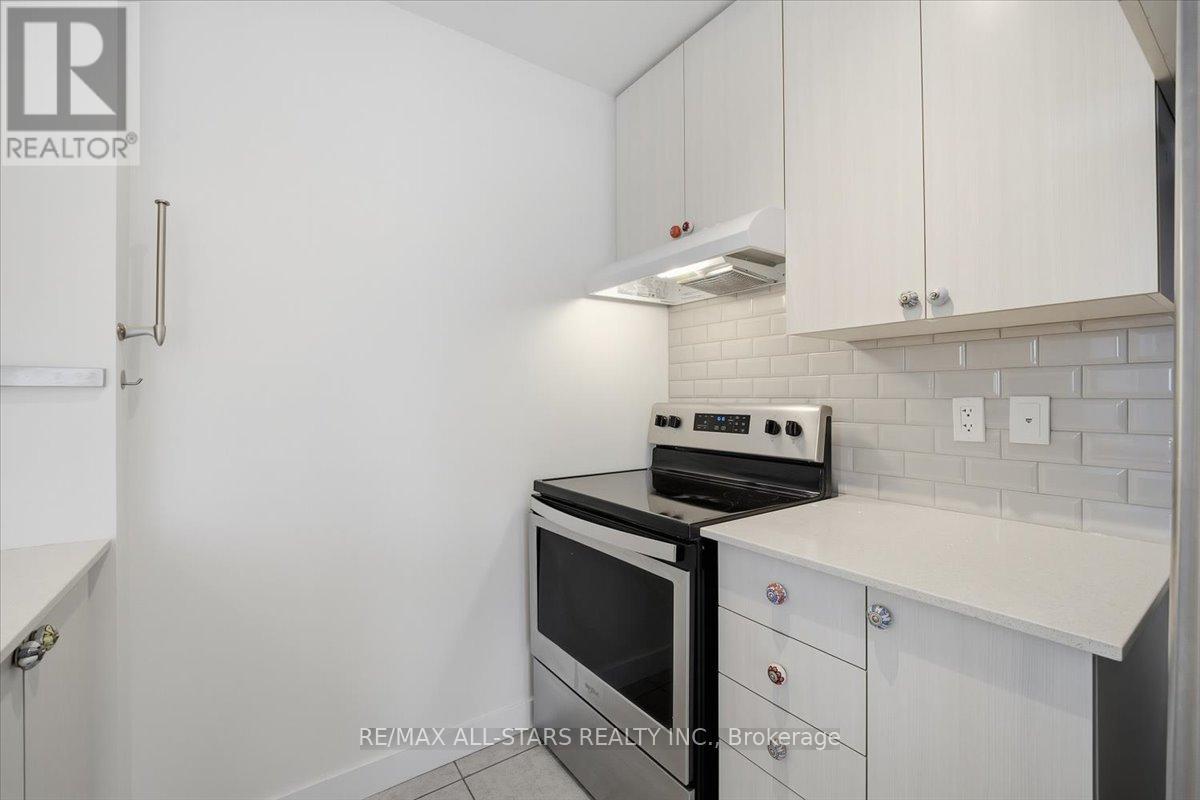 824 - 8 Trent Avenue Property Photo 13