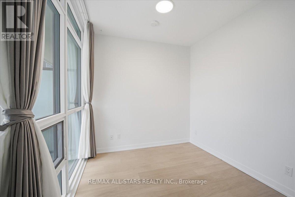 824 - 8 Trent Avenue Property Photo 20