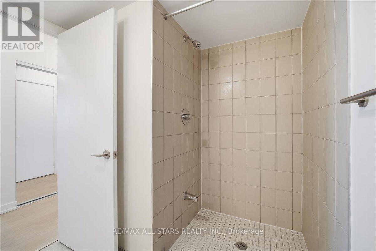 824 - 8 Trent Avenue Property Photo 25