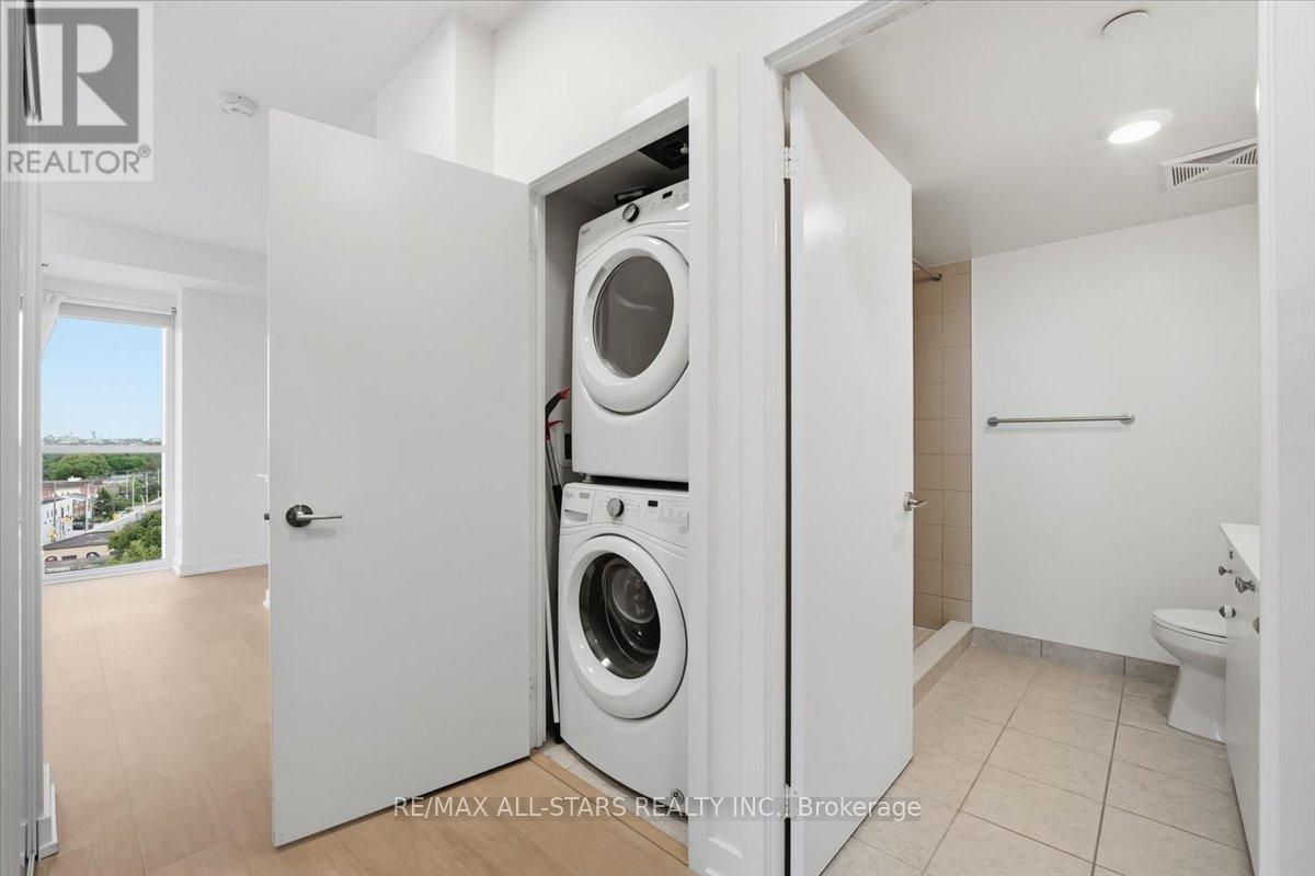 824 - 8 Trent Avenue Property Photo 26
