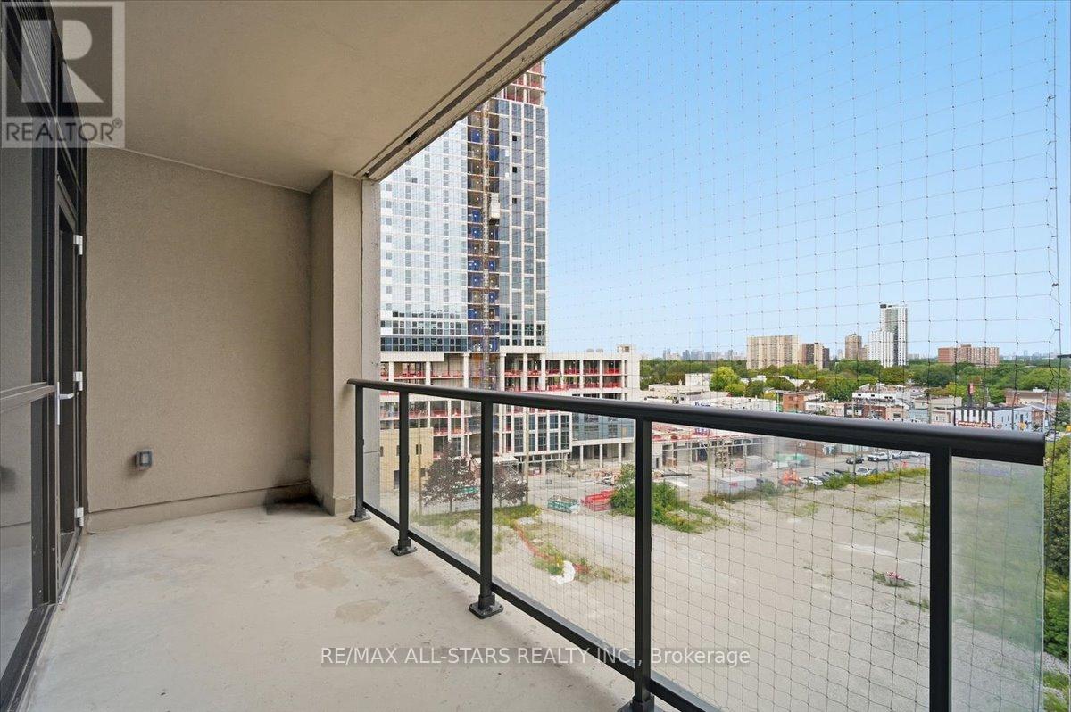 824 - 8 Trent Avenue Property Photo 28