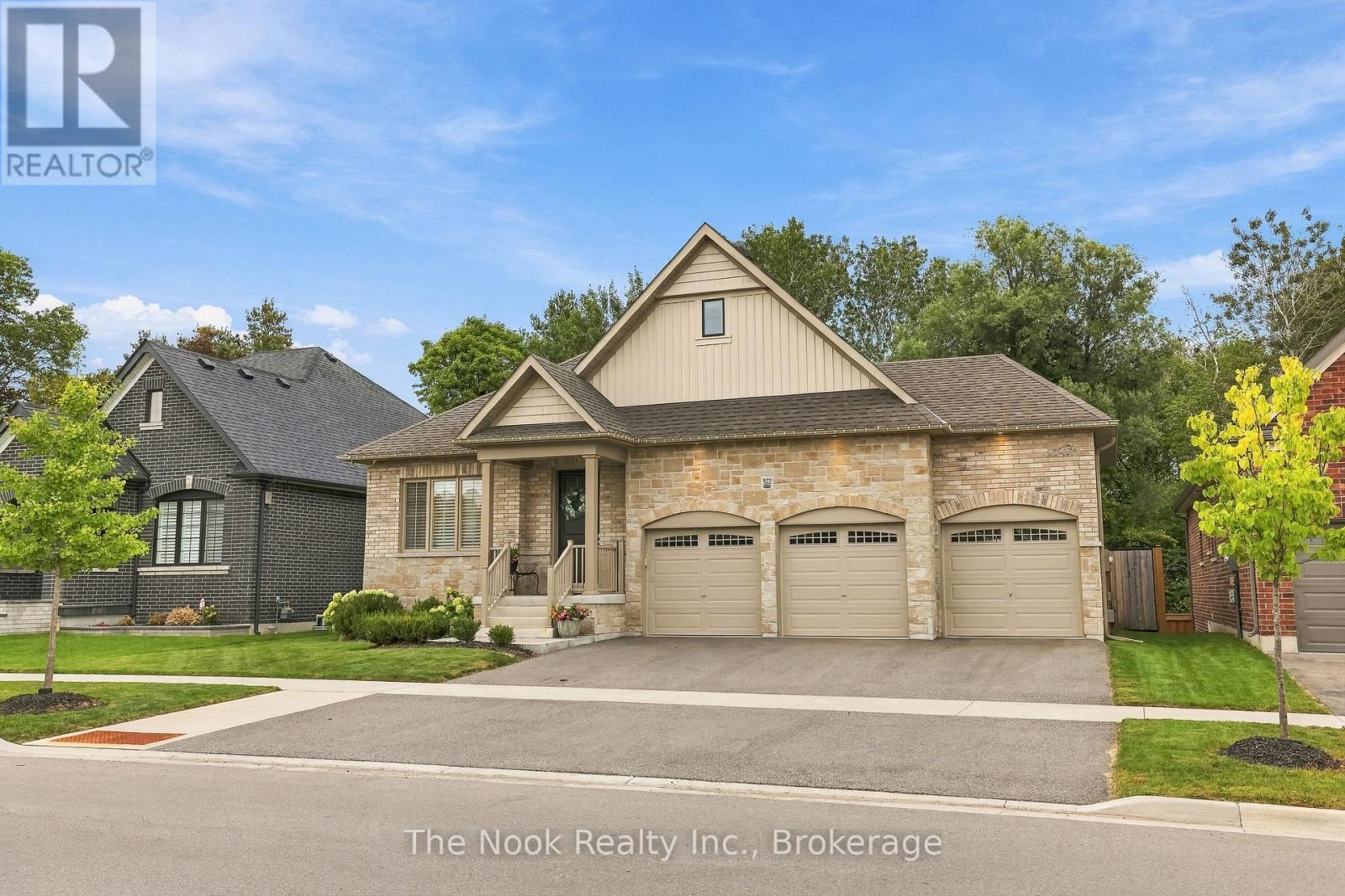 372 Northglen Boulevard Property Photo 1