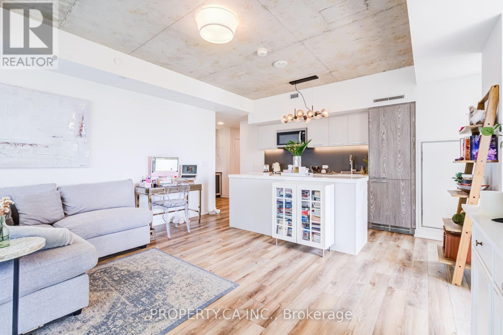 607 - 25 BASEBALL PLACE
