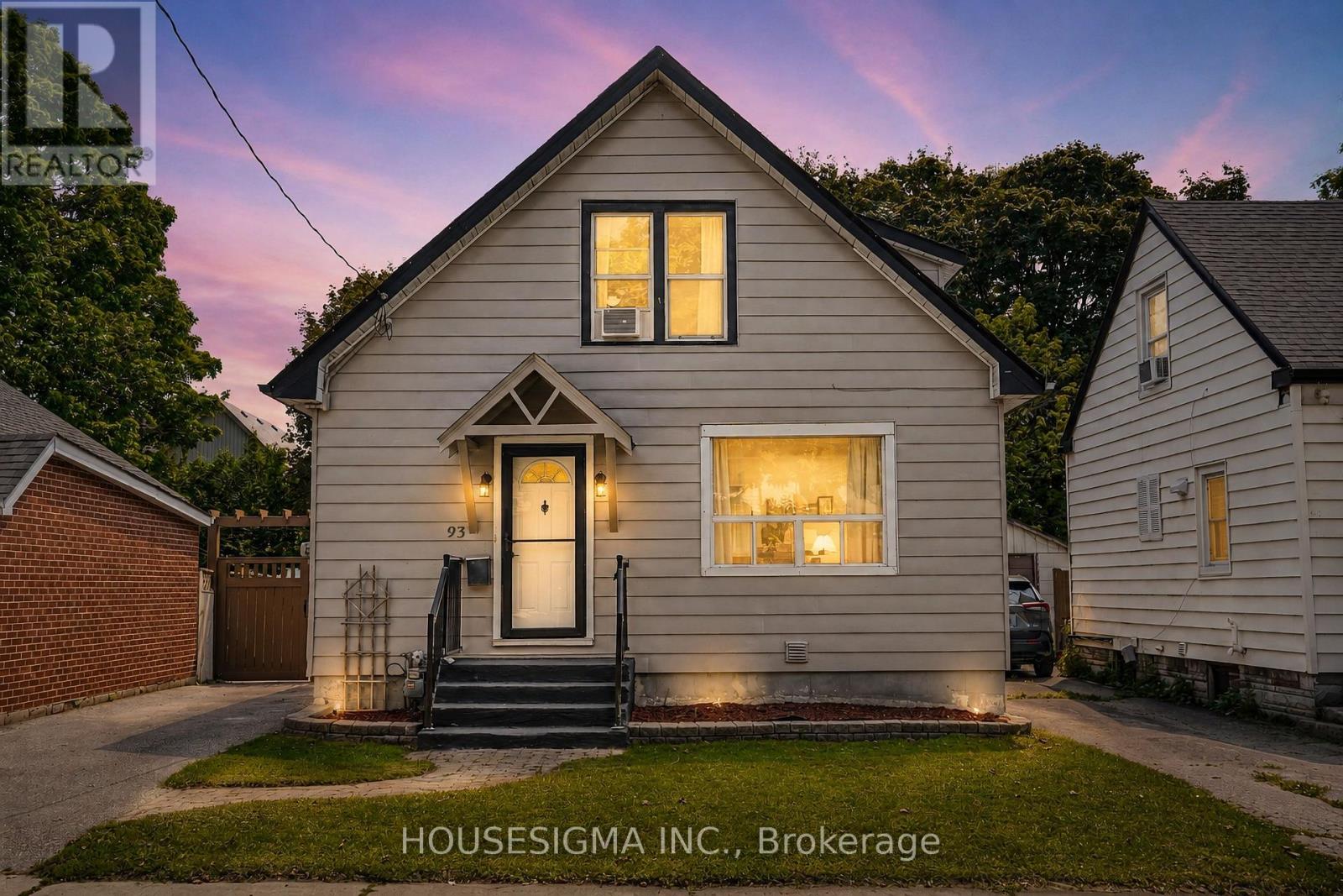 93 BROCK STREET W