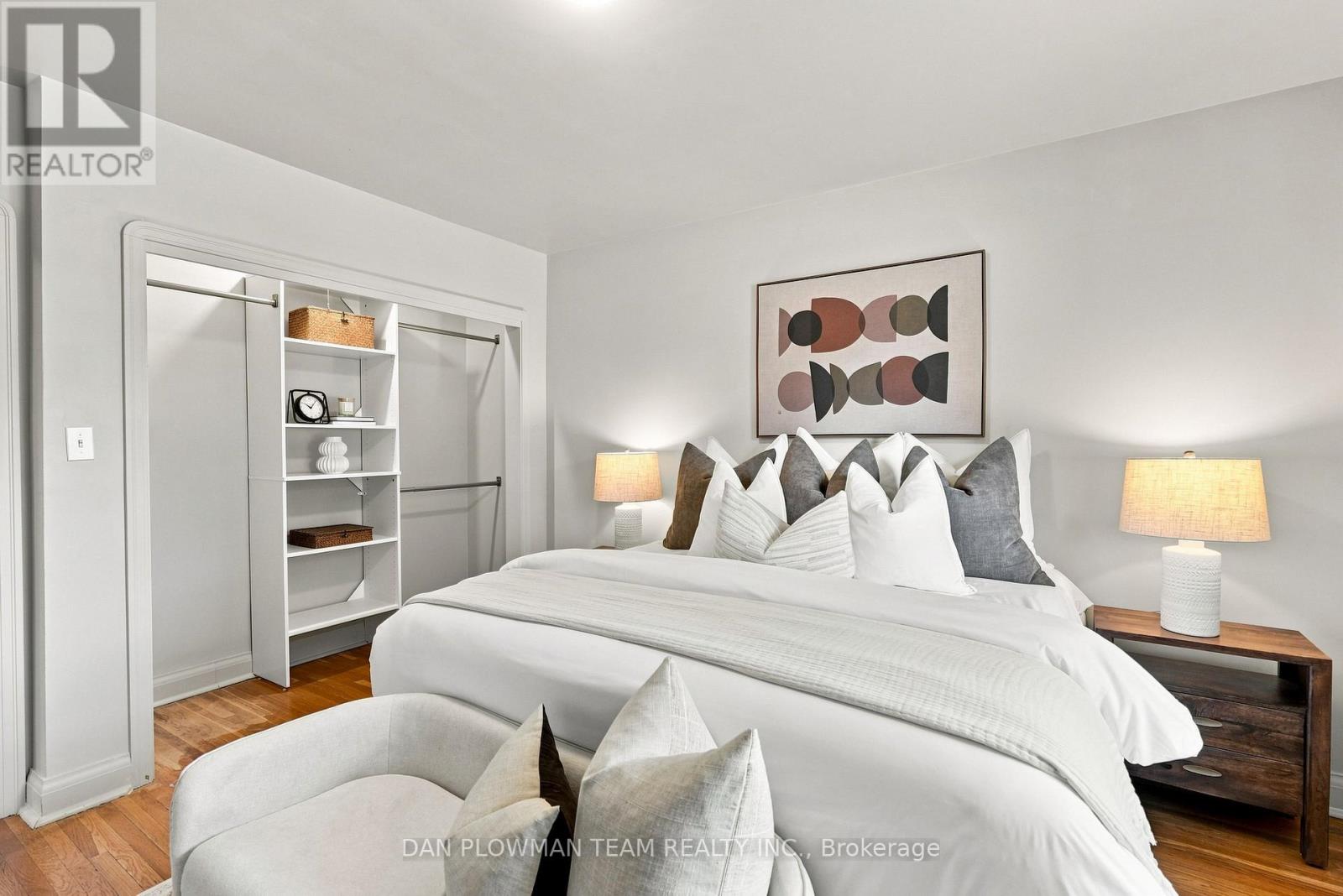 786 Mary Street N Property Photo 18